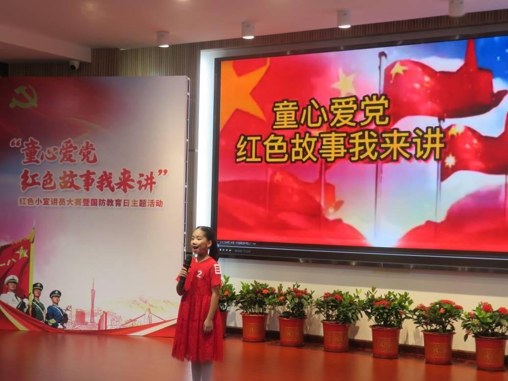 救援爱图画的男孩